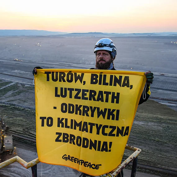 Aktywici Greenpeace zajli kopark w czeskiej kopalni Blina, wrd protestujcych s Polacy